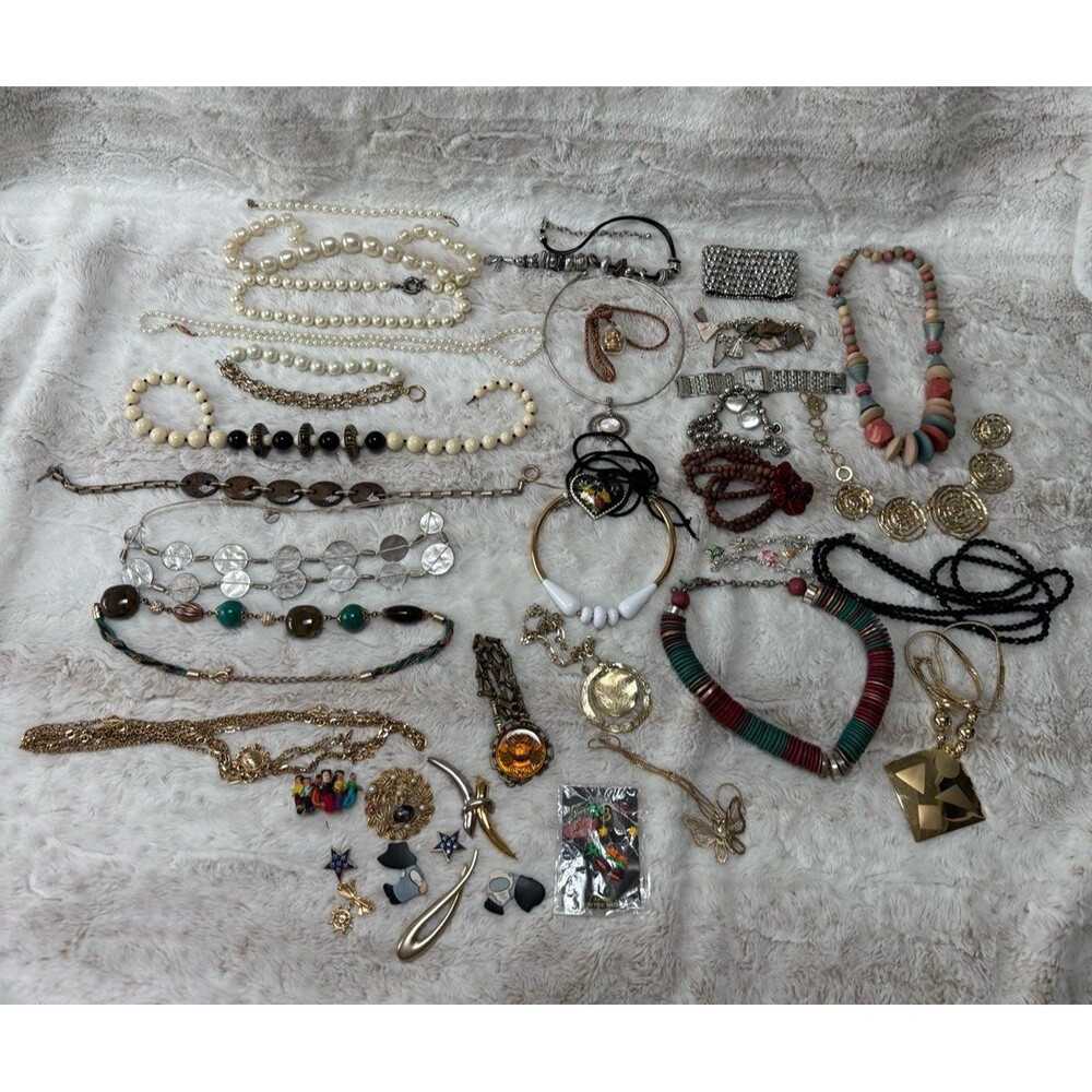 Jewelry Vintage-Modern Huge Lot Costume Necklaces, Bracelets, Brooch Pendants